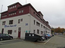 А здесь встречают пароходы, совсем не там, где поезда