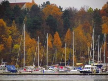 А здесь встречают пароходы, совсем не там, где поезда