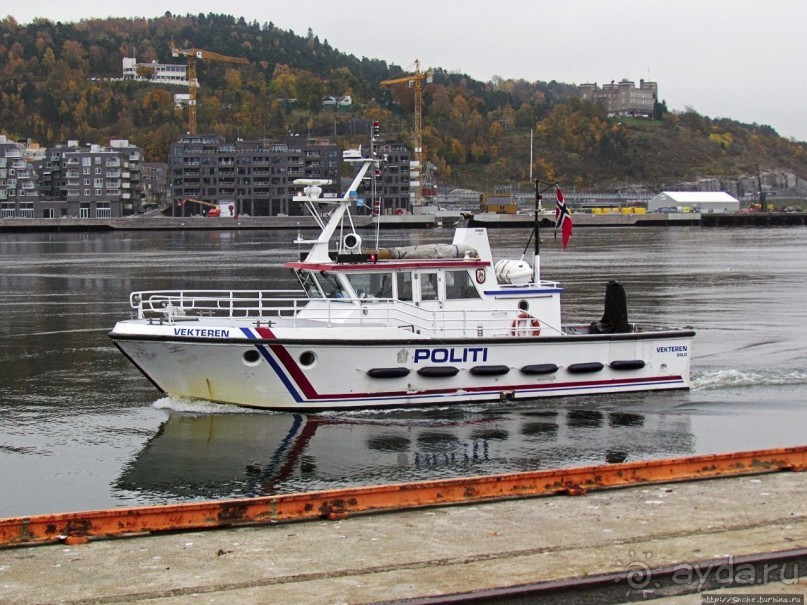 А здесь встречают пароходы, совсем не там, где поезда