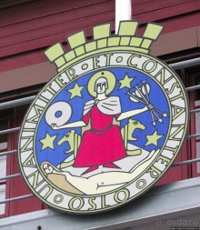 А здесь встречают пароходы, совсем не там, где поезда