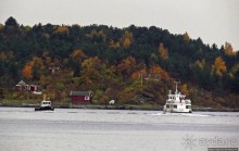 А здесь встречают пароходы, совсем не там, где поезда