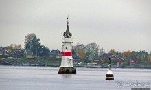 А здесь встречают пароходы, совсем не там, где поезда