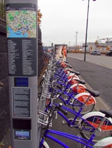 А здесь встречают пароходы, совсем не там, где поезда