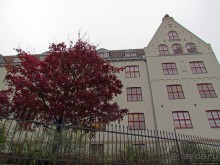 А здесь встречают пароходы, совсем не там, где поезда