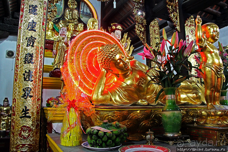 Буддистский монастырь (14в.) в Ха-Лонге