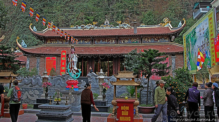 Буддистский монастырь (14в.) в Ха-Лонге
