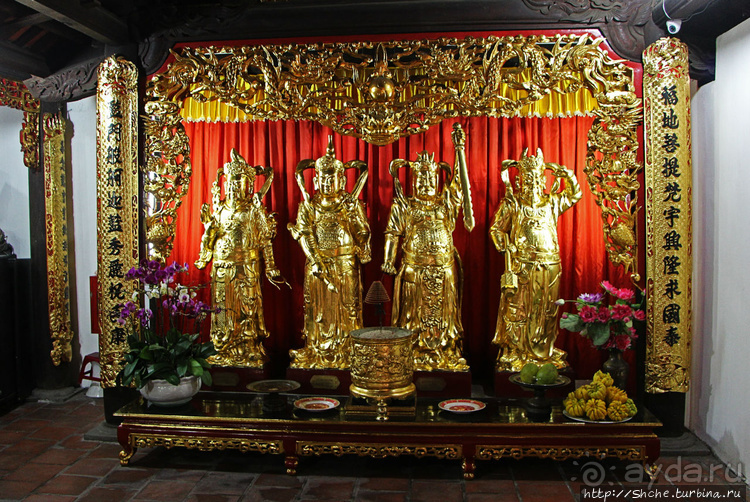 Буддистский монастырь (14в.) в Ха-Лонге