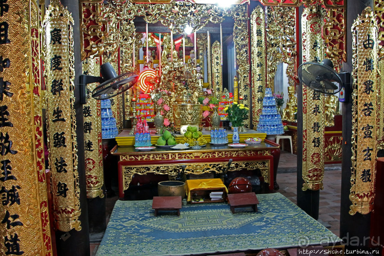 Буддистский монастырь (14в.) в Ха-Лонге