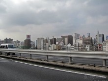 Над Токио... на автомобиле