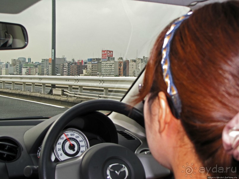 Над Токио... на автомобиле