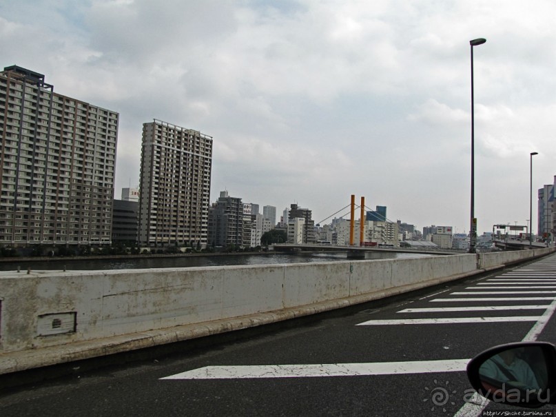 Над Токио... на автомобиле