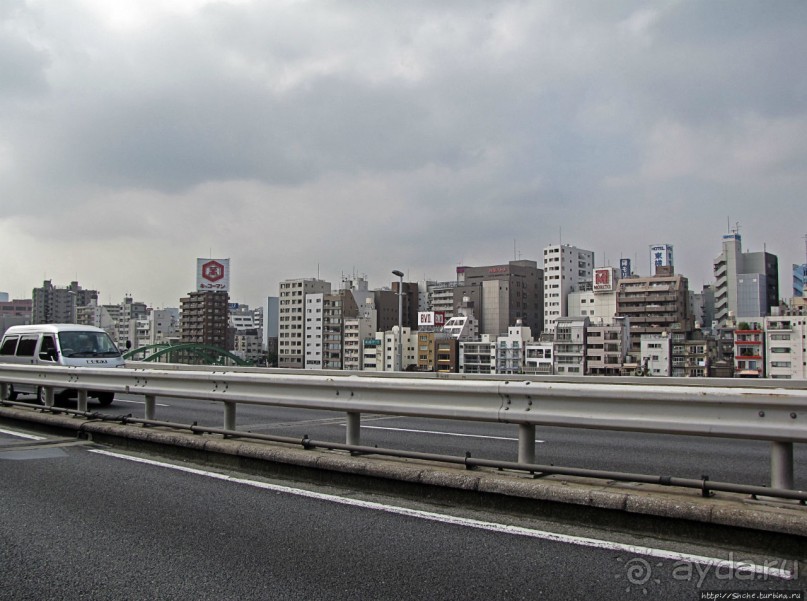 Над Токио... на автомобиле