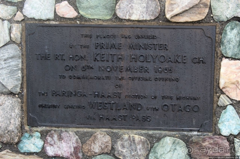 Knight's Point — точка на перевале, названная в честь собаки