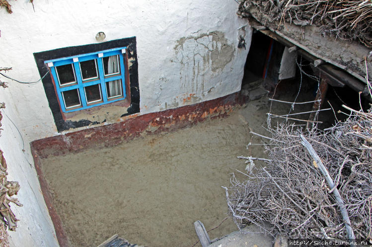 Мустанг. Вынужденная ночевка в обычном доме у местных