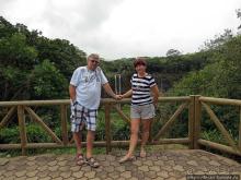 Стометровый водопад среди пышной растительности