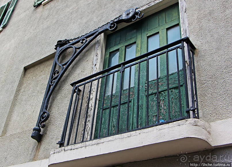 Гибралтарская "фишка" — металлические ажурные балконы