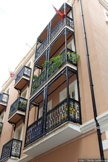 Гибралтарская "фишка" — металлические ажурные балконы