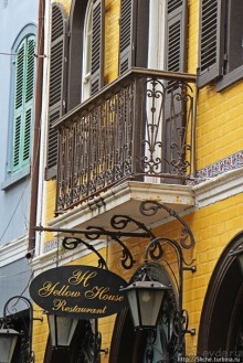 Гибралтарская "фишка" — металлические ажурные балконы