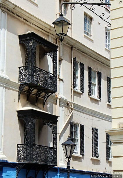 Гибралтарская "фишка" — металлические ажурные балконы