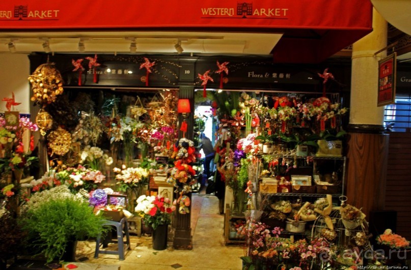 Альбом отзыва "Western Market — подарки, "суконный ряд" и пафосный ресторан"