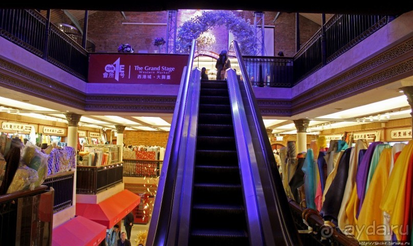 Альбом отзыва "Western Market — подарки, "суконный ряд" и пафосный ресторан"