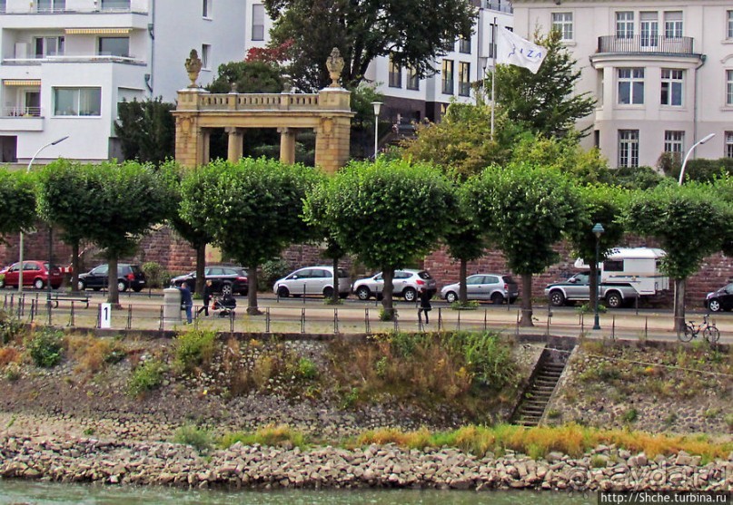 Аллея Аденауэра — набережная Рейна в столичном Бонне