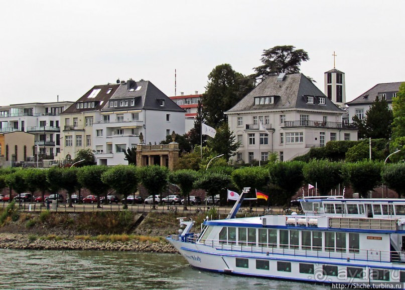 Аллея Аденауэра — набережная Рейна в столичном Бонне