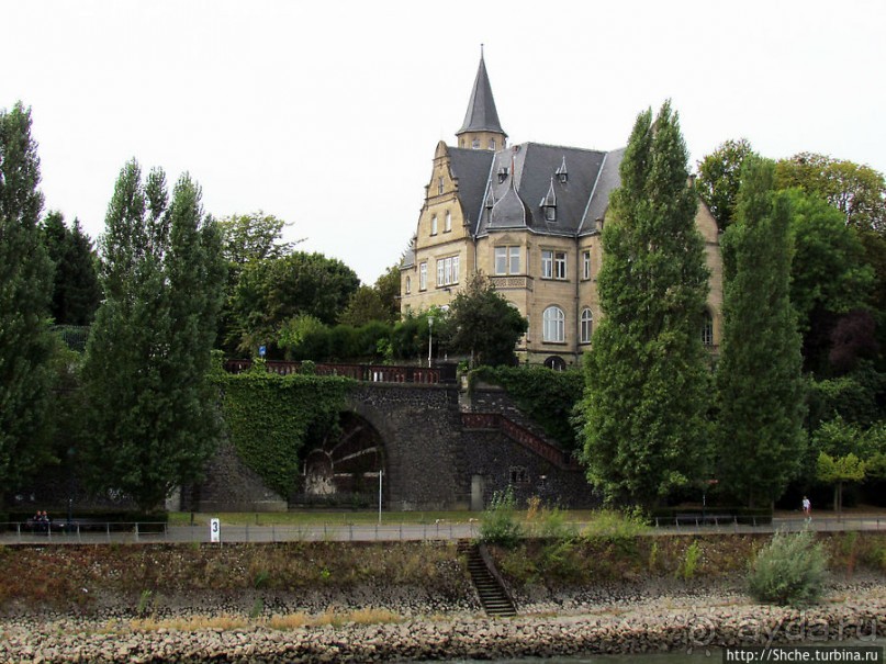 Аллея Аденауэра — набережная Рейна в столичном Бонне