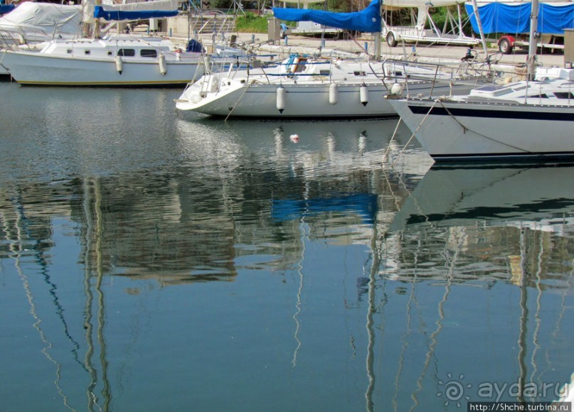 Спокойный берег Саронического залива