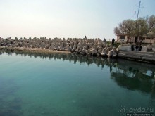 Спокойный берег Саронического залива