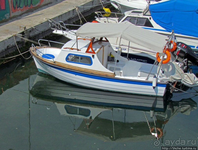 Спокойный берег Саронического залива