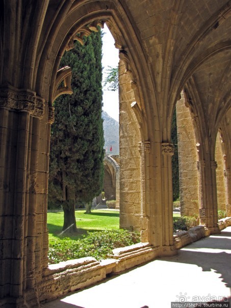 Аббатство Беллапаис- эстетичные развалины в готическом стиле