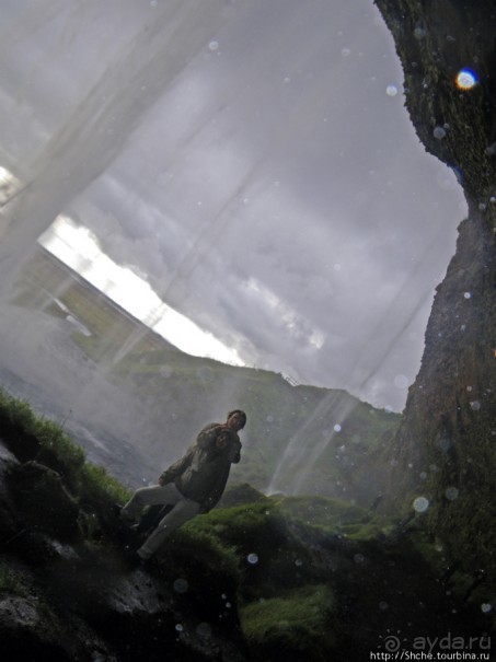 Водопад Seljalandsfoss - пройтись под струей