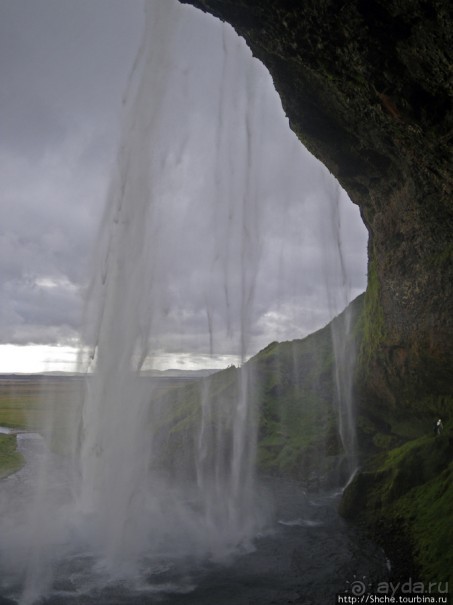Водопад Seljalandsfoss - пройтись под струей