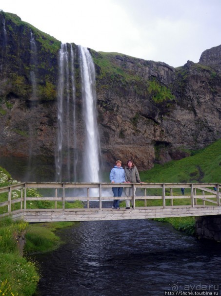 Водопад Seljalandsfoss - пройтись под струей