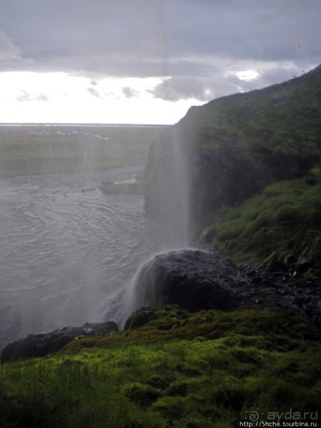 Водопад Seljalandsfoss - пройтись под струей