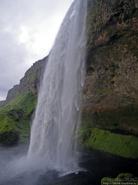 Водопад Seljalandsfoss - пройтись под струей Водопад Seljalandsfoss - пройтись под струей