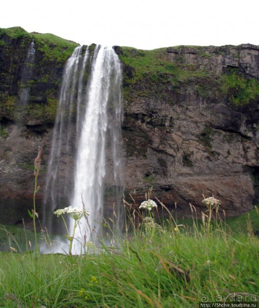 Водопад Seljalandsfoss - пройтись под струей