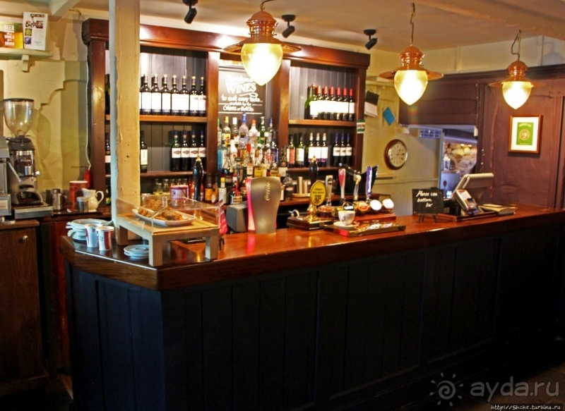 "The Red Lion" — аутентичный английский паб в Эйвбери