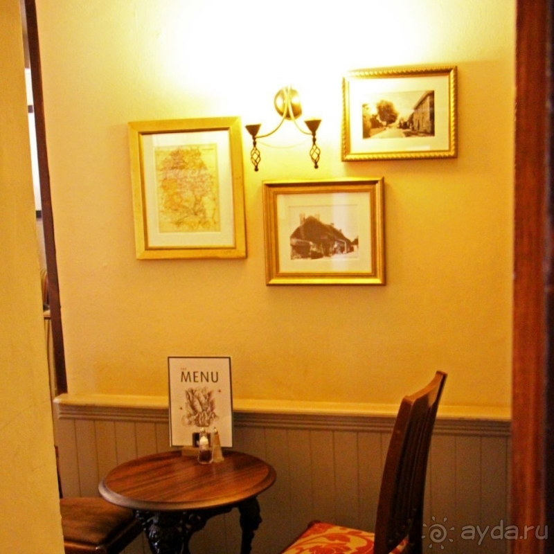 "The Red Lion" — аутентичный английский паб в Эйвбери