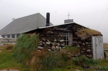 Ледяной порой Аасиаат из тумана выплывает