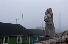 Ледяной порой Аасиаат из тумана выплывает