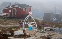 Ледяной порой Аасиаат из тумана выплывает