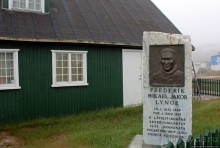 Ледяной порой Аасиаат из тумана выплывает