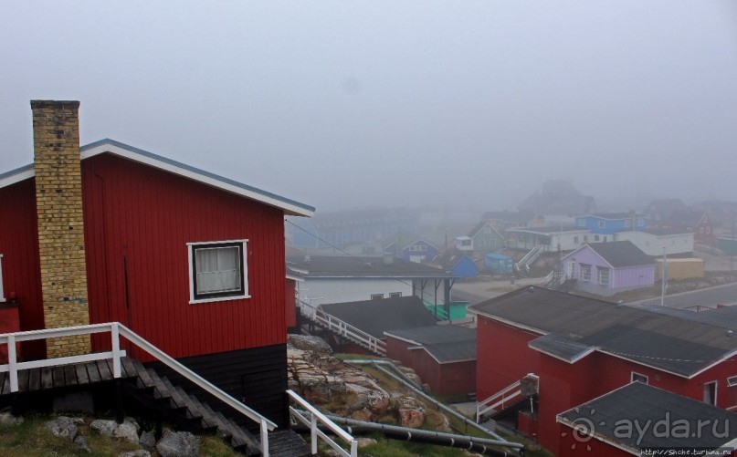 Ледяной порой Аасиаат из тумана выплывает