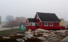 Ледяной порой Аасиаат из тумана выплывает