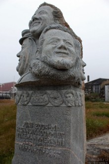 Ледяной порой Аасиаат из тумана выплывает