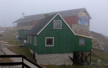 Ледяной порой Аасиаат из тумана выплывает