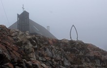 Ледяной порой Аасиаат из тумана выплывает