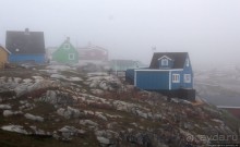 Ледяной порой Аасиаат из тумана выплывает